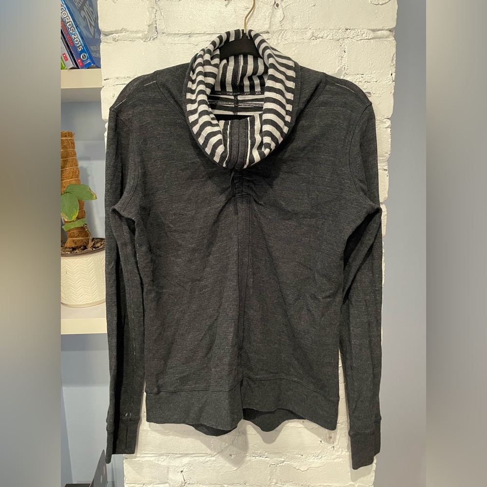 Lululemon Cinch Reversible Cowl-Neck Pullover‎ Size Unknown PTP 20”